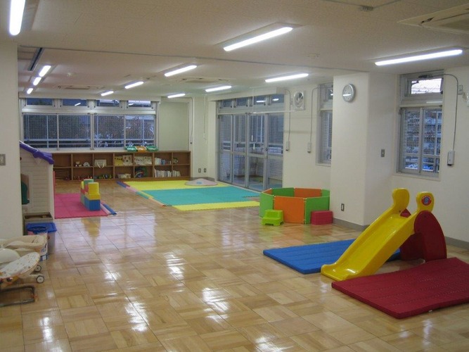 照明や空調設備が一新された児童館内