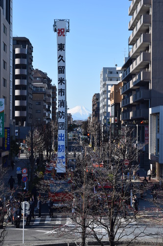 画像　富士見テラスから撮影した、富士山背景の垂れ幕