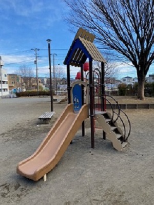 東口中央公園　滑り台