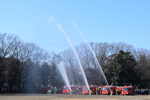 写真　一斉放水