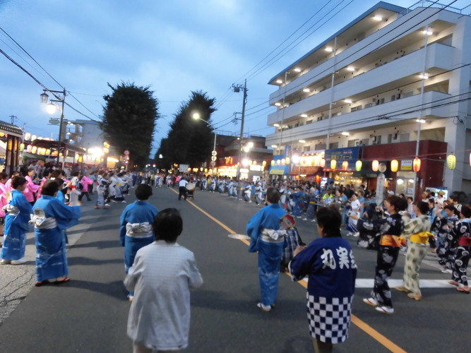 滝山・前沢みんなの祭りでの踊りの写真