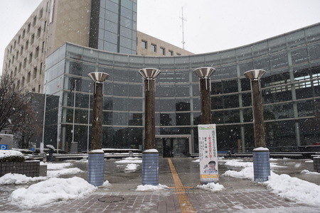 市庁舎前の雪の状況