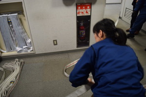 写真　自衛消防訓練（消火）