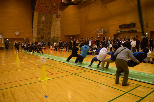 画像　第14回市民つなひき大会決勝の様子