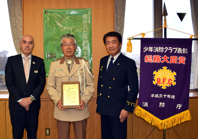 画像　表敬訪問の記念写真