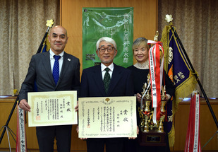 写真　市長と金野選手