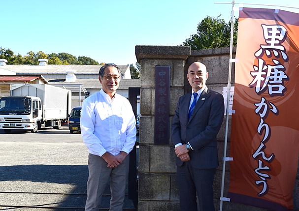 写真_中谷社長(左)と並木市長(右)