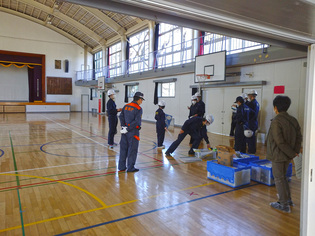 画像　【第十小学校】物資選別