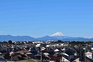 画像　市役所から見た富士山の方角（晴）