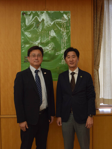 写真　市長と斎藤副団長