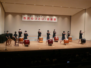 画像　第二部音楽祭　太鼓演奏の様子