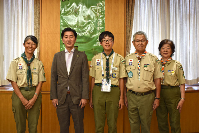 写真　表敬訪問の様子