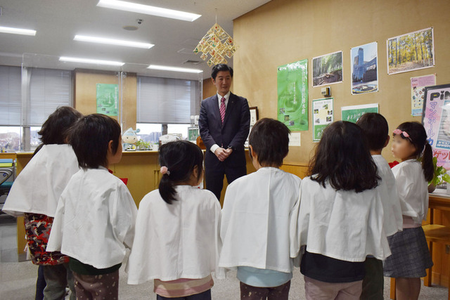 しおん保育園の皆さんと市長