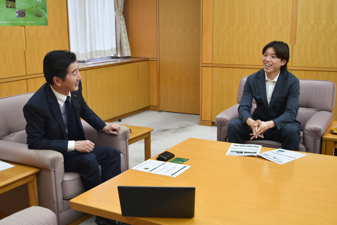 画像　表敬訪問の様子